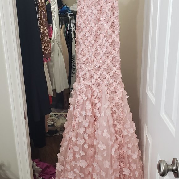 Dress - Picture 4 of 4